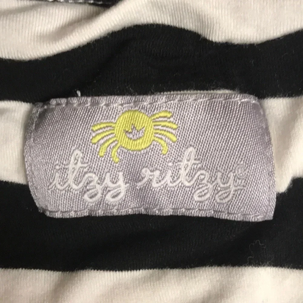 Itzy Ritzy Black & White Stripe Mom Boss Cover